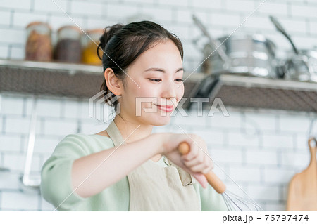 主婦のお菓子作り 76797474