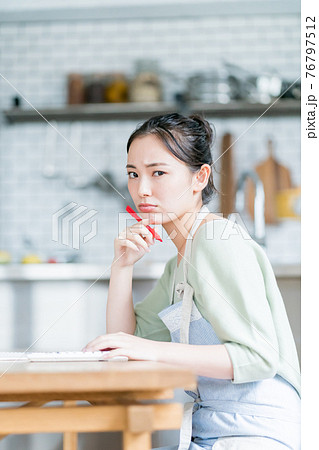 主婦と家計簿 主婦と家計簿 76797512