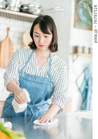潔癖症の主婦 76797526