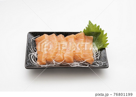 サーモンの刺身 76801199