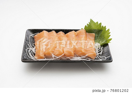 サーモンの刺身 76801202