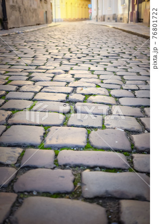 プラハ　中世からの石畳 76801722