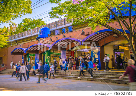 日本の横浜都市景観　関内駅（南口）などを望む＝2021年4月20日 76802735