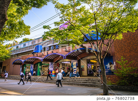 日本の横浜都市景観　関内駅（南口）などを望む＝2021年4月20日 76802738