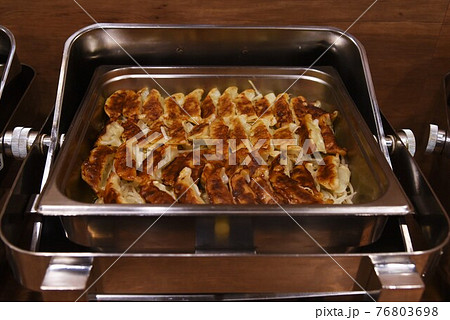 ビジネスホテルの朝食バイキング 76803698