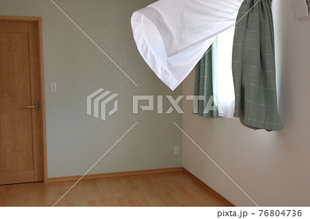 部屋のカーテン 76804736