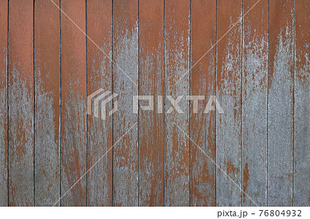 経年劣化し汚れた古い外壁や塀のテクスチャの写真素材