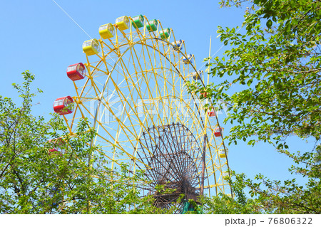 新緑と観覧車 伊勢崎華蔵寺公園 新緑と観覧車 伊勢崎華蔵寺公園 76806322