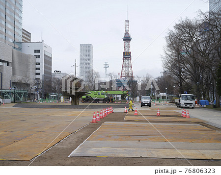 オリンピックの準備が始まった大通公園 オリンピックの準備が始まった大通公園 76806323