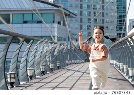 子供 ランニング 走り 76807343