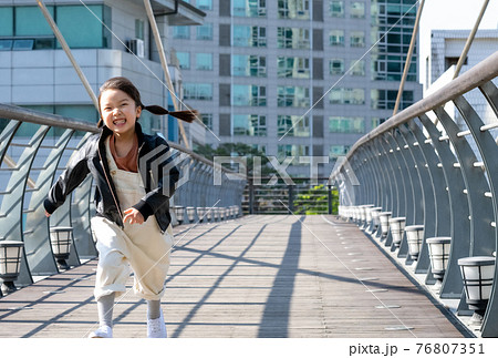 子供 ランニング 走り 76807351