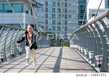 子供 ランニング 走り 76807353