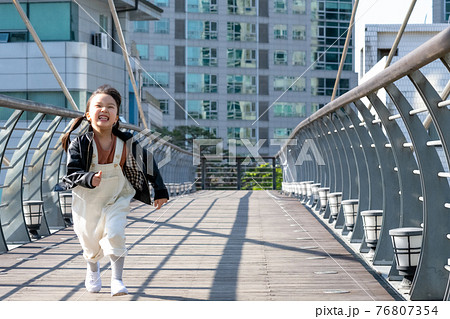 子供 ランニング 走り 76807354