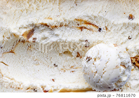 ice cream scoop 76811670