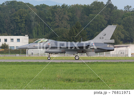 オランダ空軍F-16AMデモチーム離陸 76811971