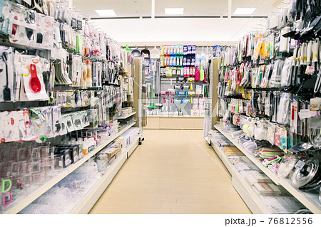100円ショップの店内 100円ショップの店内 76812556