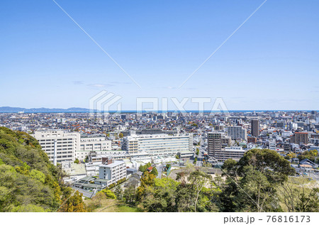 鳥取県米子市　米子城跡から見る米子の街並み 76816173