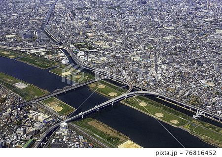 首都高速の堀切ジャンクション付近を空撮 76816452