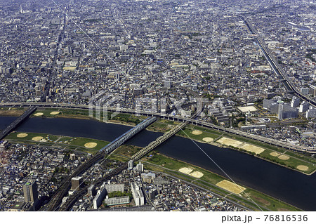 北千住上空から小菅方向を空撮 76816536