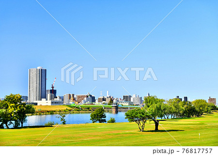 江戸川越しに金町駅周辺を望む(東京都葛飾区)【2020.10】 76817757