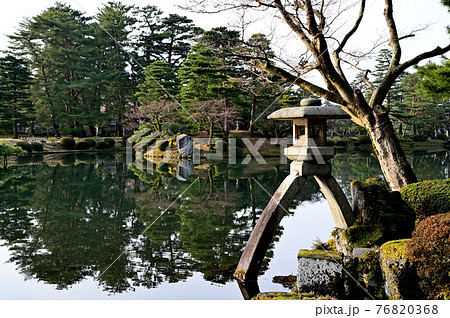 兼六園 徽軫灯籠「ことじとうろう」 兼六園 徽軫灯籠「ことじとうろう」 76820368