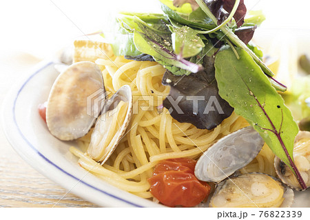 美味しいアサリのオイルパスタ 76822339