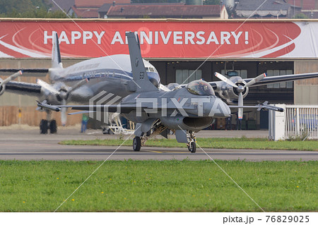 オランダ空軍F-16AMデモチーム滑走路進入 オランダ空軍F-16AMデモチーム滑走路進入 76829025