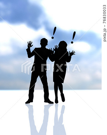 驚く男女シルエット黒　エクスクラメーションマーク　CGイラスト縦 76830033