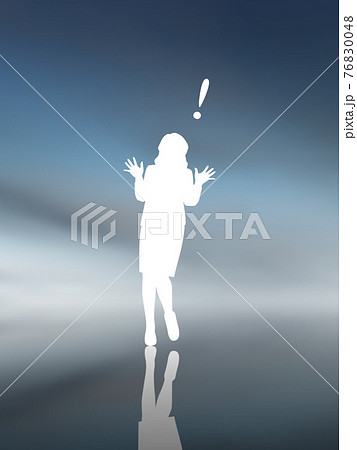 驚く女性シルエット白　エクスクラメーションマーク　CGイラスト縦 76830048