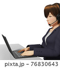 ノートパソコンでテレワークする女性　ビジネスウーマン 76830643