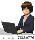 ノートパソコンでテレワークするビジネスウーマン 76830776