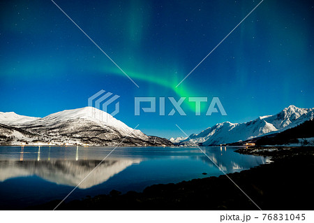 ノルウェーのオーロラ鑑賞の景色 ノルウェーのオーロラ鑑賞の景色 76831045