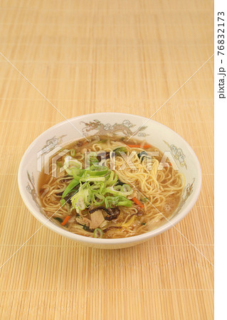 酸辣湯麺 76832173