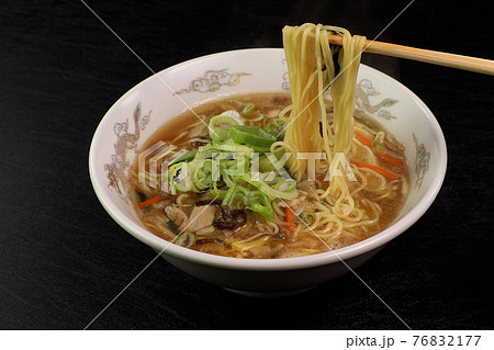 酸辣湯麺 76832177