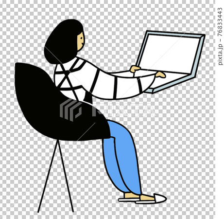 椅子に座ってパソコンをする女性のイラストのイラスト素材