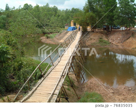 アジアの裏道　ベトナム　フエ近郊 76835035