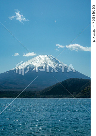 浩庵キャンプ場から見る富士山と本栖湖 浩庵キャンプ場から見る富士山と本栖湖 76836065