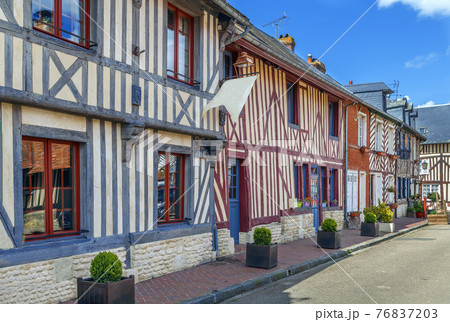 Street in Beuvron-en-Auge, France Street in Beuvron-en-Auge, France 76837203