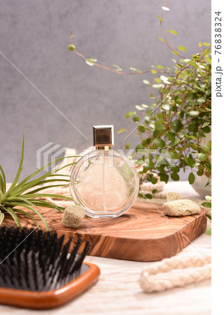 ボタニカルな香水瓶 ボタニカルな香水瓶 76838324