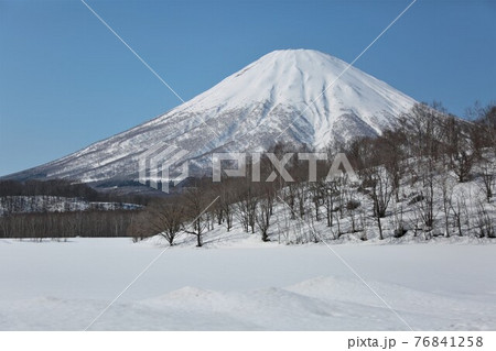 雪の羊蹄山 76841258