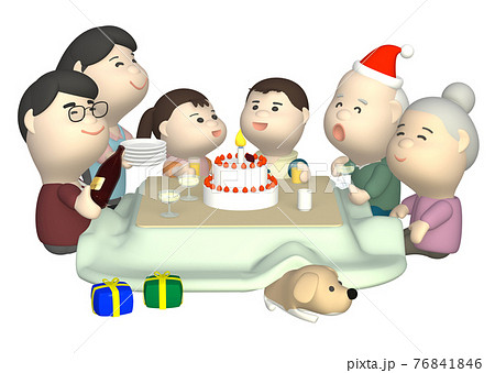 コタツでクリスマスパーティをする家族 76841846