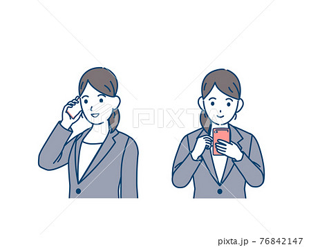 スマートフォンを使うスーツ姿の女性　携帯電話　会社員　上半身　イラスト素材 76842147