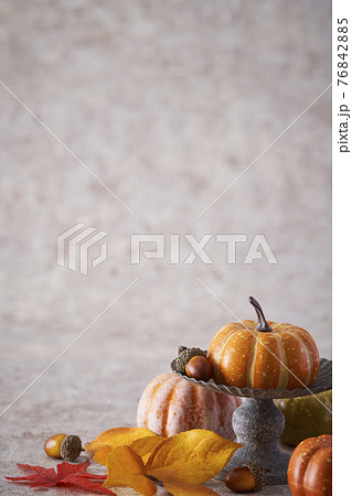 ハロウィンイメージとコンポート皿 76842885