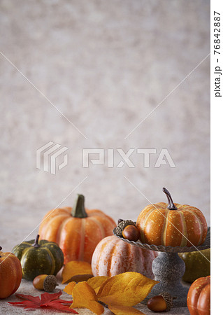 ハロウィンイメージとコンポート皿 76842887