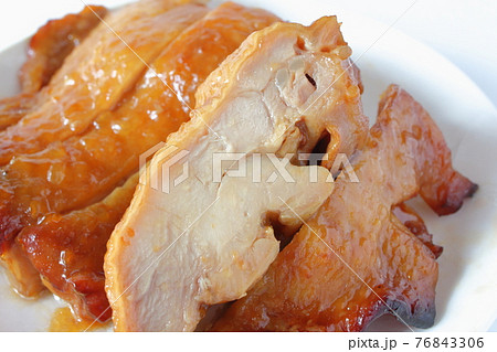カットされた照り焼きチキン 76843306