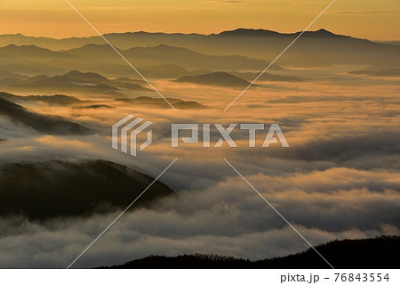 来日岳からの豊岡盆地の雲海 76843554