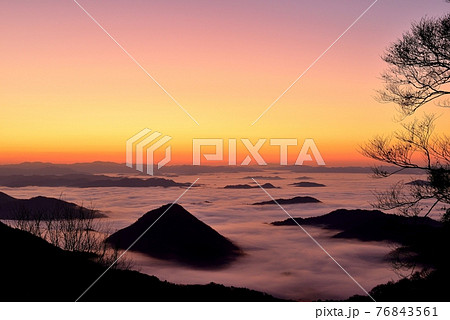 大江山からの福知山盆地の雲海 76843561