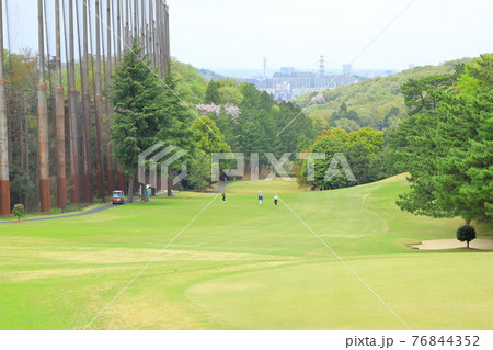 東京近郊のゴルフコース　よみうりゴルフ俱楽部 76844352