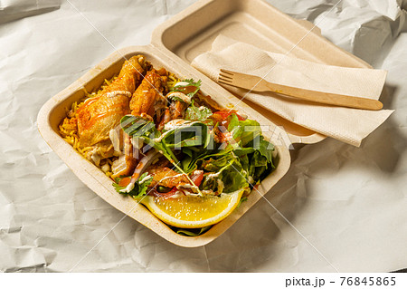 ニューヨーク風チキンオーバーライス　 street food chicken over rice  76845865