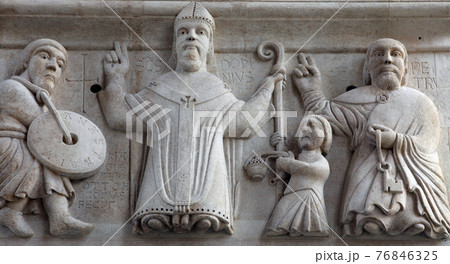 Saints, portal of the Cathedral of St. Domnius in Split, Croatia Saints, portal of the Cathedral of St. Domnius in Split, Croatia 76846325